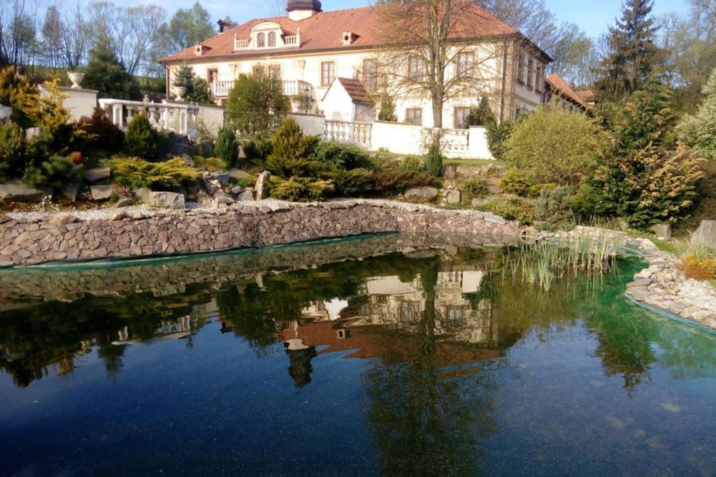 Zámeček Zdíky - Moderní velký apartmán Bujanov Exterior foto